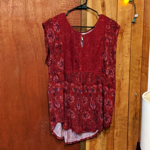 Patterned top - Picture 1 of 2